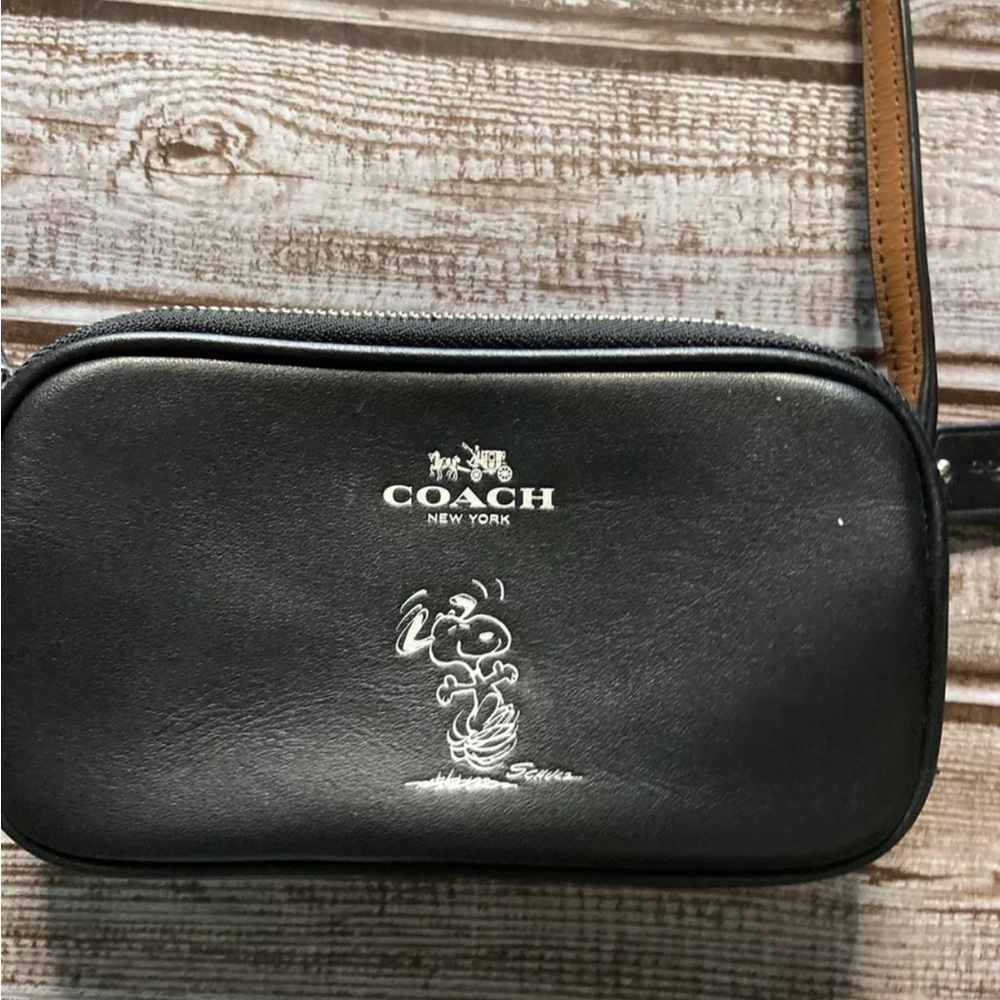 Coach Snoopy Shoulder Bags Peanut Collaboration j1573/f65195 preowned - Picture 3 of 4